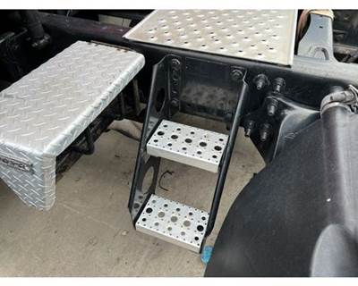 Used 2016 Freightliner Cascadia 125 Frame Mounted Side Steps