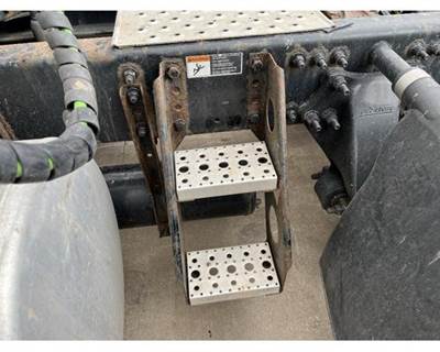 Used Freightliner Cascadia 125 Frame Mounted Side Steps