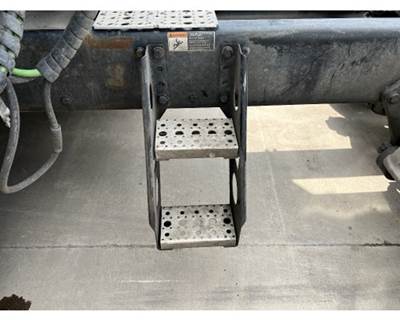 Used 2010 Freightliner Cascadia 125 Frame Mounted Side Steps