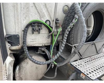 Used 2010 Freightliner Cascadia 125 Straight Air Hose and Trailer ABS Cable Set