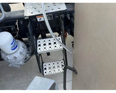 Used 2017 Freightliner Cascadia 125 Frame Mounted Side Steps