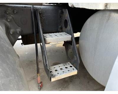 Used 2016 Freightliner Cascadia 125 Frame Mounted Side Steps