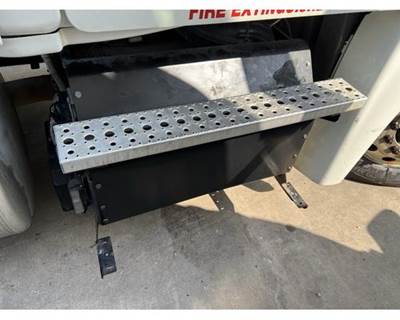 Used 2017 Freightliner Cascadia 125 Aluminum Side Step