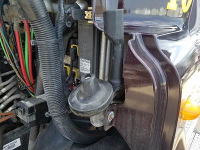 Freightliner Cascadia Left for a Freightliner CASCADIA 125