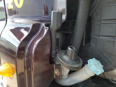 Freightliner Cascadia Right for a Freightliner CASCADIA 125