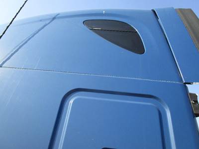 Freightliner Cascadia Left for a Freightliner CASCADIA 125