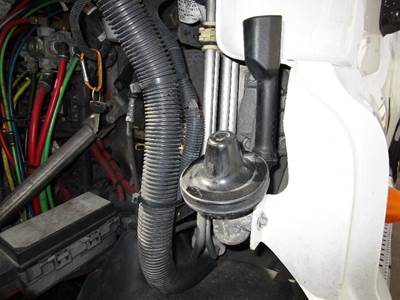 Freightliner Cascadia Left for a Freightliner CASCADIA 125