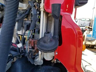 Freightliner Cascadia Left for a Freightliner CASCADIA 125