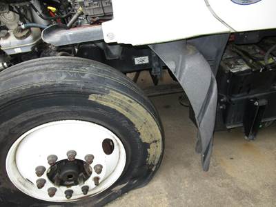 Freightliner Cascadia Left for a Freightliner CASCADIA 125