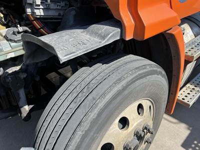 Freightliner Cascadia Left for a Freightliner CASCADIA 113BBC