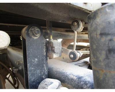 Used 2009 Freightliner Cascadia 125 Sleeper Air Leveling Valve