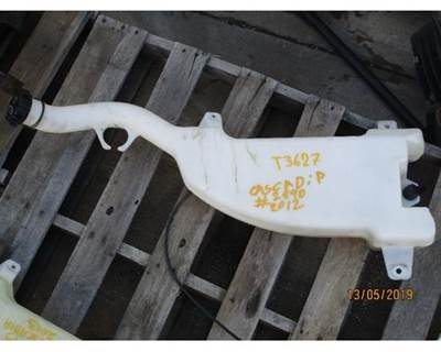 Used Freightliner Cascadia Washer Fluid Reservoir