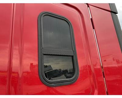 Used 2016 Freightliner Cascadia 125 Sleeper Window