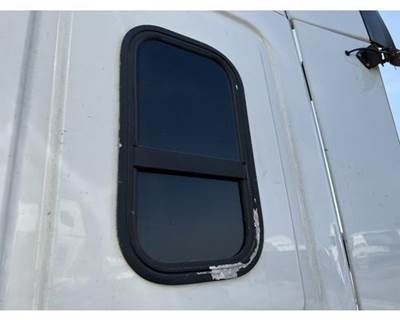 Used 2016 Freightliner Cascadia 125 Rear Sleeper Window