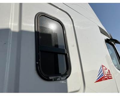 Used 2016 Freightliner Cascadia Rear Sleeper Window