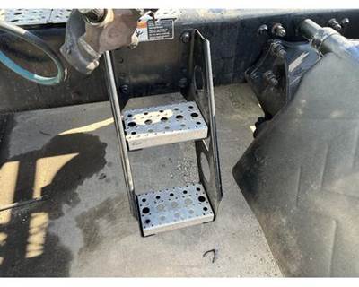 Used 2009 Freightliner Cascadia 125 Frame Mounted Side Steps
