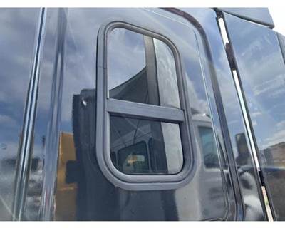 Used 2016 Freightliner Cascadia 125 Sleeper Window