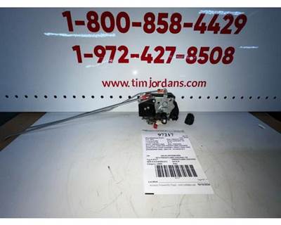 Used 2013 Freightliner Cascadia 125 Right Door Latch Lever Assembly, Part # A18-68383-013