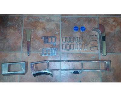 Used Freightliner Century Class Chrome Dash Trim Set with Switch Bezels and Air Valve Knobs