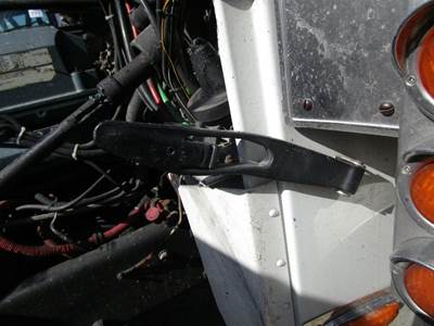 Freightliner Classic Left for a Freightliner CLASSIC XL