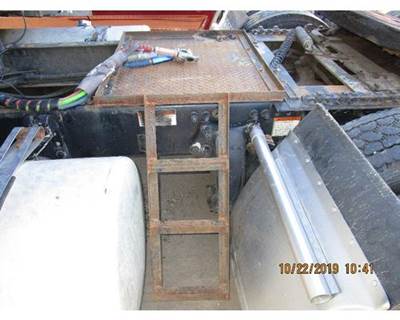 Used 2007 Freightliner Classic XL Catwalk Deck Plate with Steps, Steel