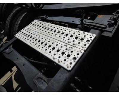 2007 Freightliner Columbia 120 Aluminum Quick Release Catwalk, Approx. 33" x 14"