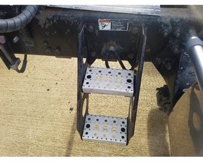 Used 2004 Freightliner Columbia 120 Frame Mounted Side Steps