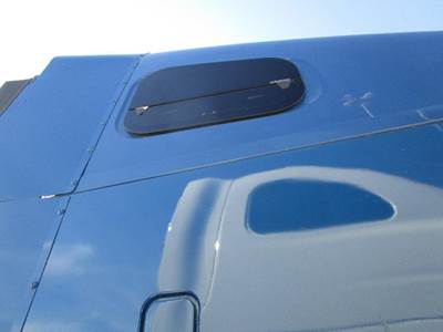 Freightliner Columbia Right for a Freightliner COLUMBIA 120