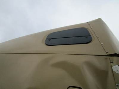 Freightliner Columbia Left for a Freightliner COLUMBIA 120