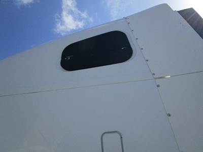 Freightliner Columbia Left for a Freightliner COLUMBIA 120