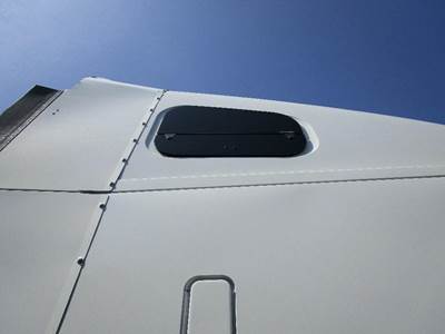 Freightliner Columbia Right for a Freightliner COLUMBIA 120