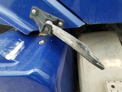 Freightliner Columbia Left for a Freightliner COLUMBIA 120