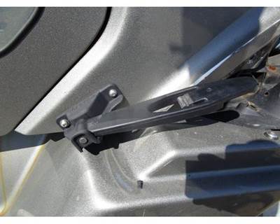 Used 2005 Freightliner Columbia Hood Latch, Right (Right Side)