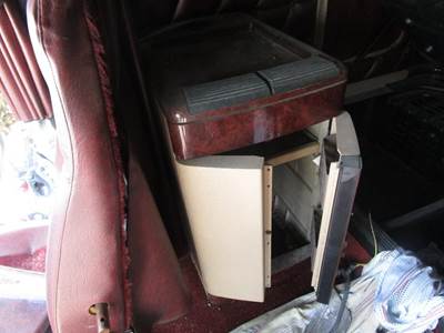 Freightliner Coronado Right for a Freightliner CORONADO 132