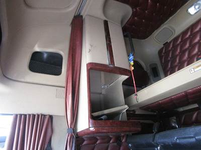 Freightliner Coronado for a Freightliner CORONADO 132