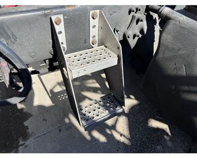 Used 2006 Freightliner ST120 Aluminum Frame Mounted Side Steps