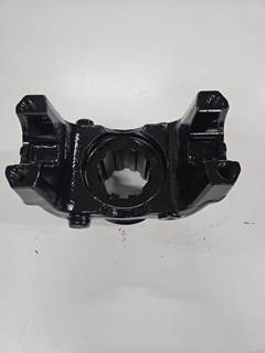 USED FULLER 7 SERIES 1810 SERIES TRANSMISSION YOKE