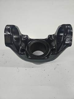 USED FULLER 9 SERIES 1760 SERIES FULL ROUND TRANSMISSION YOKE