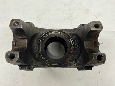 USED FULLER 9 SERIES 1810 SERIES HALF ROUND TRANSMISSION YOKE
6.5-4-4631-1