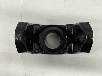 Used Fuller 9 series 1810 series full-round transmission yoke.
P/N: 6.5-4-4631