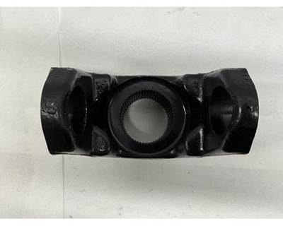 Used Fuller 9 series 1810 series full-round transmission yoke.
P/N: 6.5-4-4631