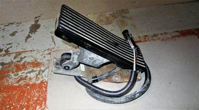 USED INTERNATIONAL ELECTRONIC THROTTLE PEDAL AND SENSOR. 
P/N: 3525640C91