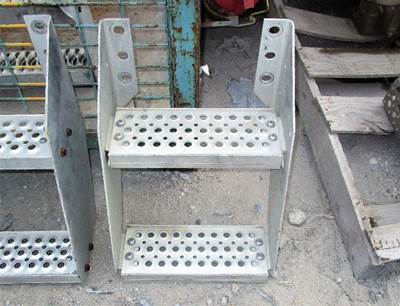 USED INTERNATIONAL FRAME STEPS. 
APPROX.15 INCHES WIDE BY 20 INCHES TALL