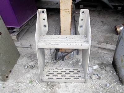 USED INTERNATIONAL FRAME STEPS. 
APPROX.15 INCHES WIDE BY 20 INCHES TALL