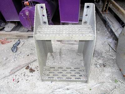 USED INTERNATIONAL FRAME STEPS. 
APPROX.15 INCHES WIDE BY 20 INCHES TALL