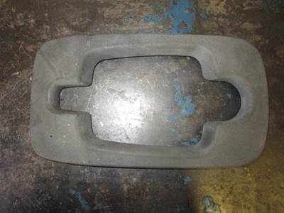 USED INTERNATIONAL RIGHT SIDE DOOR HANDLE P/N: 16643430