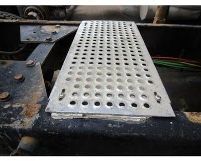 Used 2007 International 5900I Aluminum Deck Plate 30" Wide 14" Long