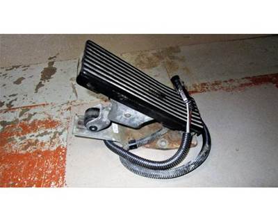 USED INTERNATIONAL ELECTRONIC THROTTLE PEDAL AND SENSOR. 
P/N: 3525640C91