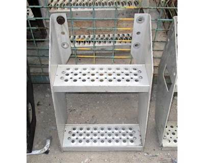 USED INTERNATIONAL FRAME STEPS. 
APPROX.15 INCHES WIDE BY 20 INCHES TALL