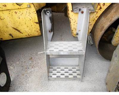 USED INTERNATIONAL FRAME STEPS. 
APPROX.12 INCHES WIDE BY 22 INCHES TALL